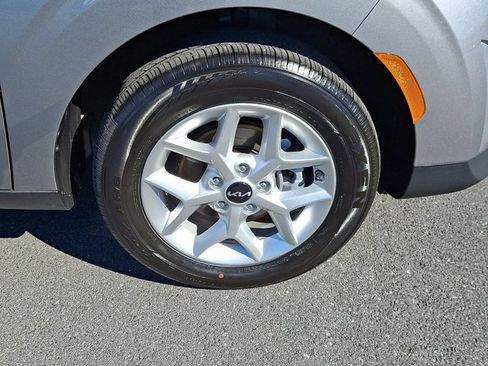 Used 2025 Kia Soul LX w/ LX Technology Package image 8