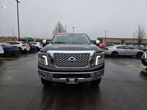 Used 2016 Nissan Titan SL image 2