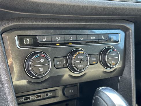 Used 2019 Volkswagen Tiguan SEL image 28