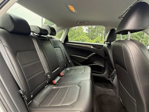 Used 2016 Volkswagen Passat 1.8T SE FWD image 19