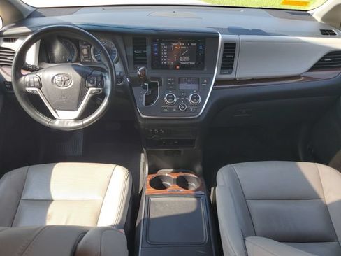 Used 2017 Toyota Sienna Limited Premium w/ Advanced Technology Package FWD image 30