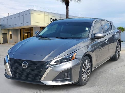 Used 2023 Nissan Altima 2.5 SV w/ SV Premium Package FWD image 1