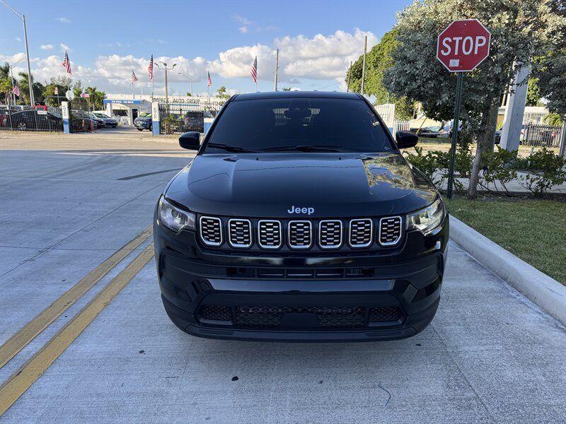 Used 2025 Jeep Compass Sport AWD/4WD image 2
