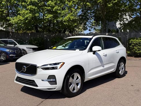 Used 2022 Volvo XC60 B5 Momentum AWD/4WD image 2