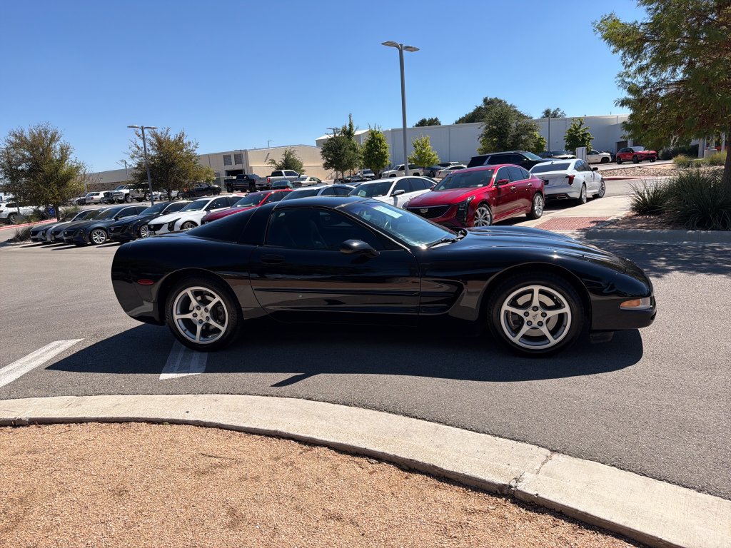 Used 2000 Chevrolet Corvette Coupe w/ Roof Pkg RWD image 10