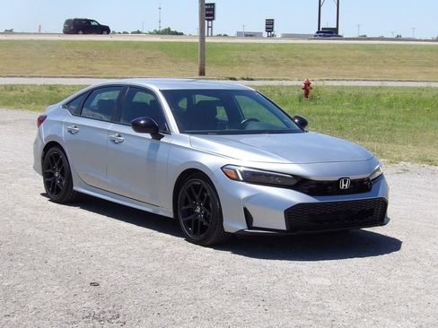 Used 2025 Honda Civic Sport image 4