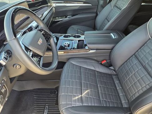 Used 2026 Cadillac Escalade Platinum Sport w/ LPO, Floor Liner Package AWD/4WD image 11
