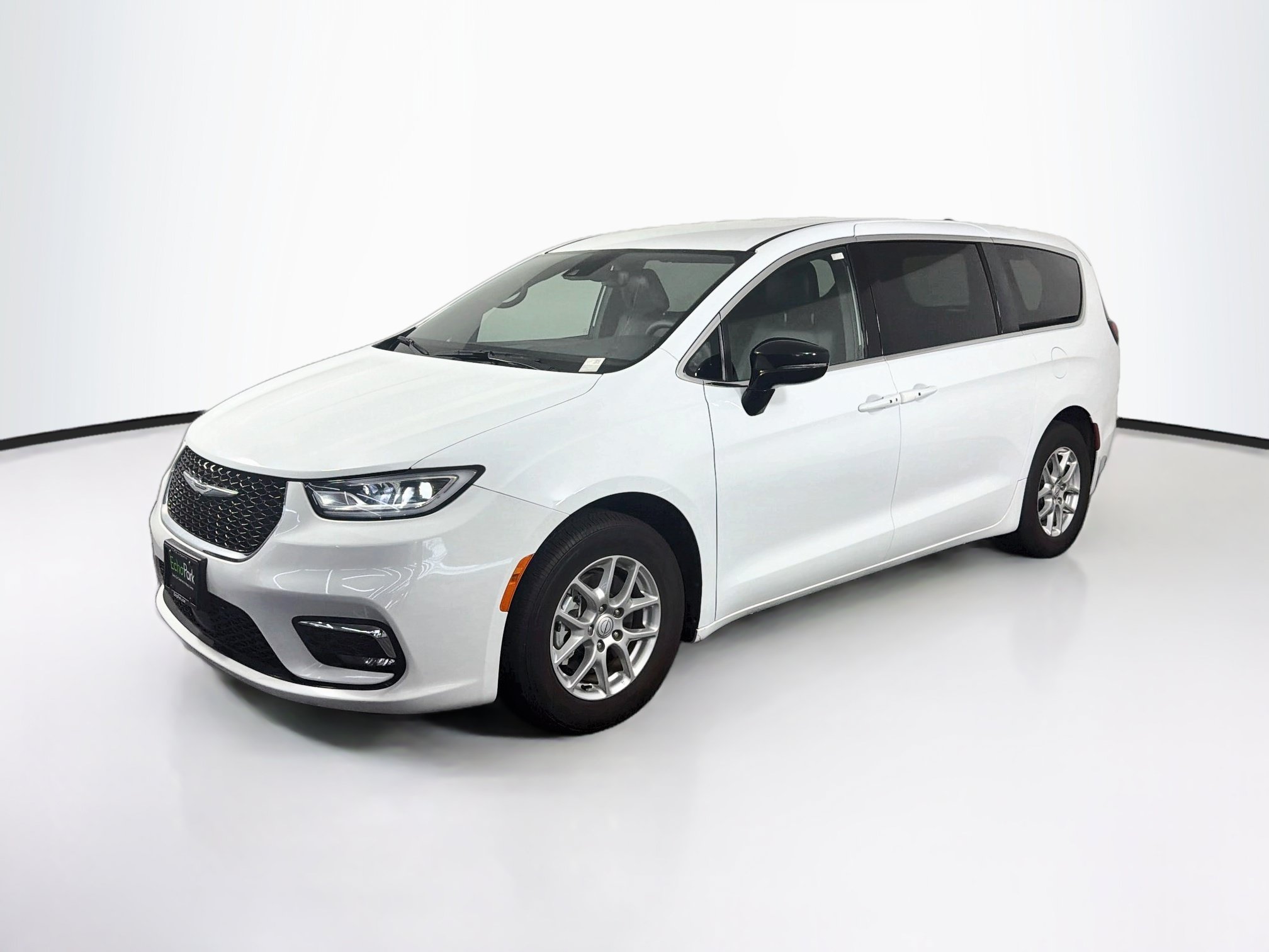 Used 2025 Chrysler Pacifica Select FWD image 3
