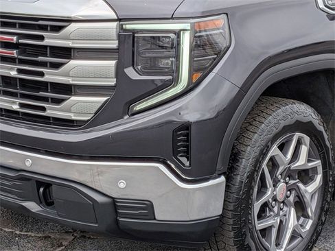 Used 2024 GMC Sierra 1500 SLE w/ Preferred Package image 9