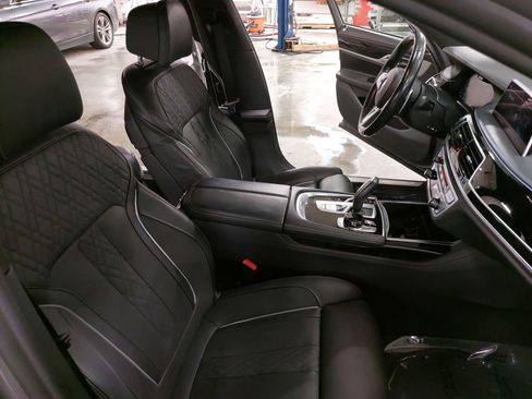 Used 2020 BMW 750i xDrive w/ Executive Package image 10