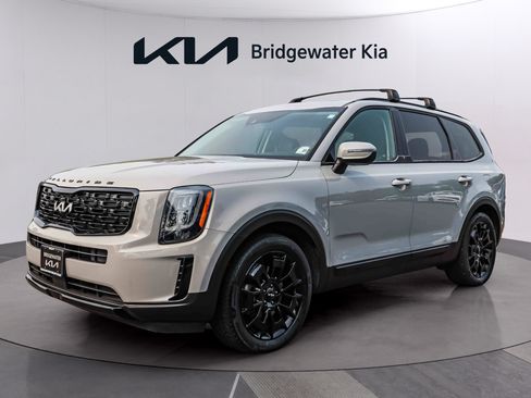 Used 2022 Kia Telluride EX w/ EX Premium Package AWD/4WD image 3