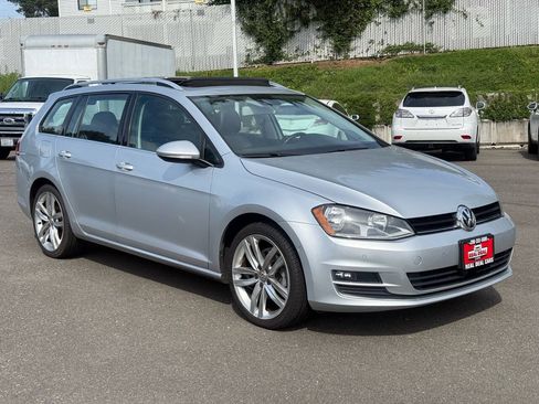 Used 2016 Volkswagen Golf SEL FWD image 2
