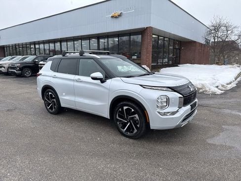 Used 2024 Mitsubishi Outlander SEL image 3