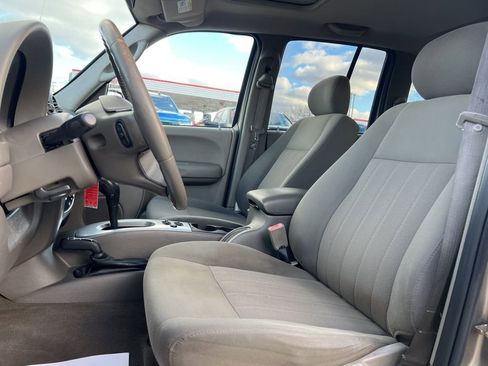 Used 2005 Jeep Liberty Limited w/ Trailer Tow Group image 12