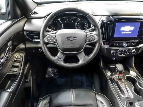 Used 2023 Chevrolet Traverse RS AWD/4WD image 18