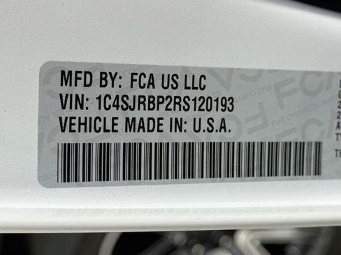 Used 2024 Jeep Wagoneer L Series II RWD image 40