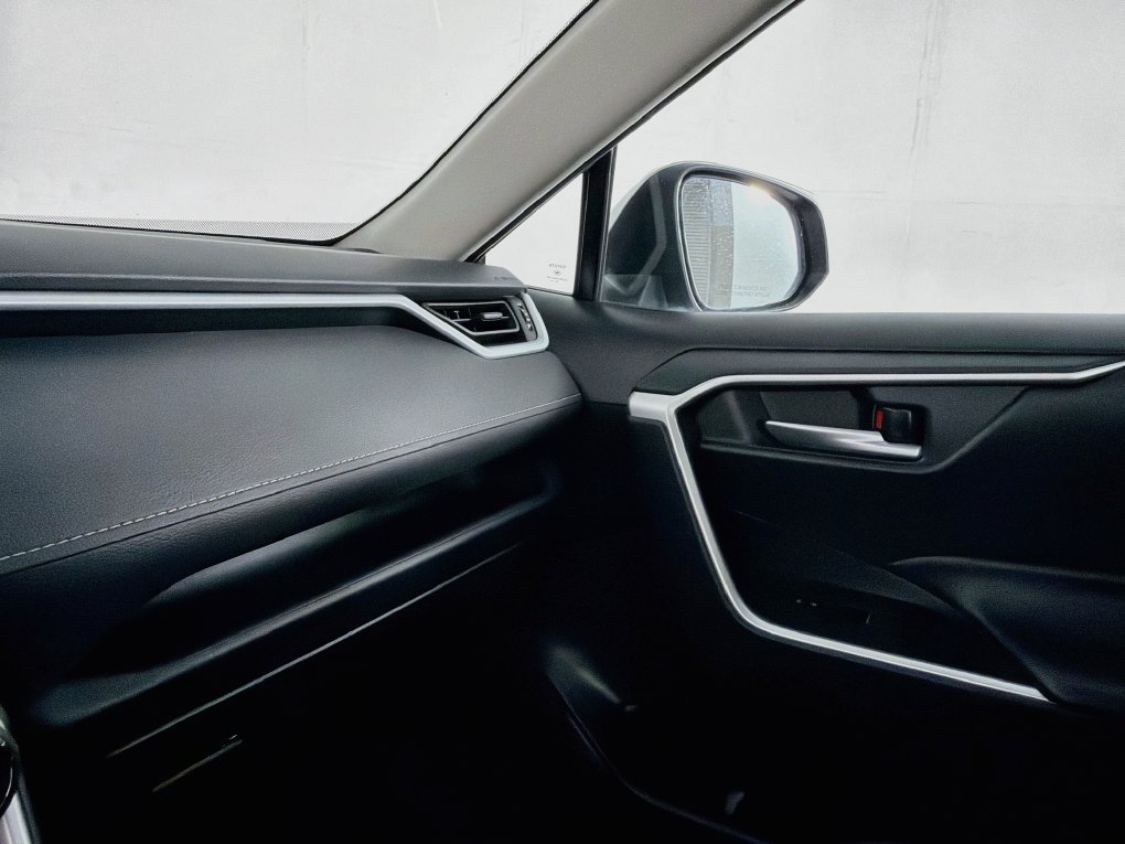 Used 2024 Toyota RAV4 XLE FWD image 37