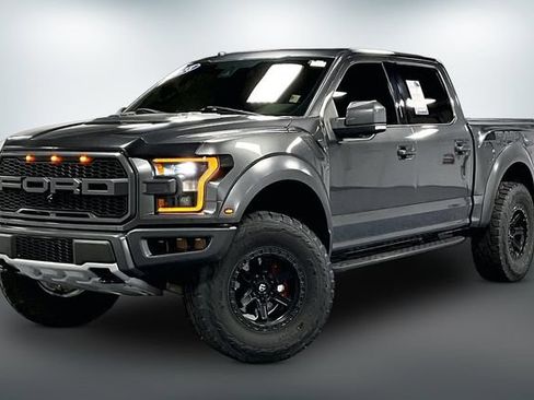 Used 2018 Ford F150 Raptor w/ Equipment Group 802A Luxury AWD/4WD image 3