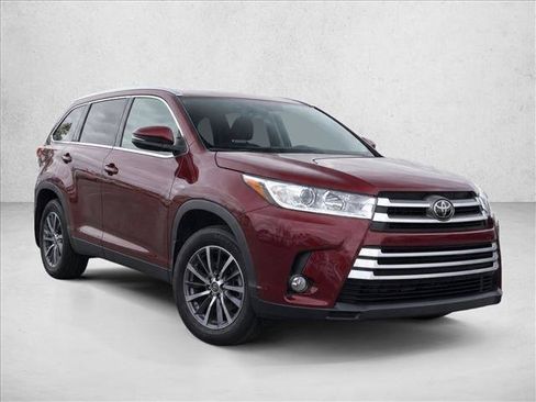 Certified 2019 Toyota Highlander XLE FWD image 3