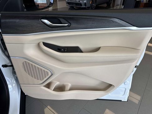 New 2026 Jeep Grand Cherokee Limited RWD image 25