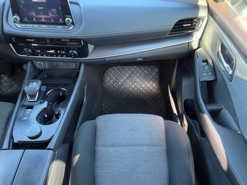 Used 2022 Nissan Rogue SV image 17