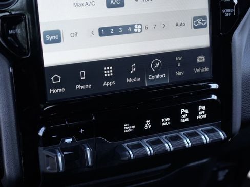 Used 2022 RAM 2500 Laramie AWD/4WD image 32