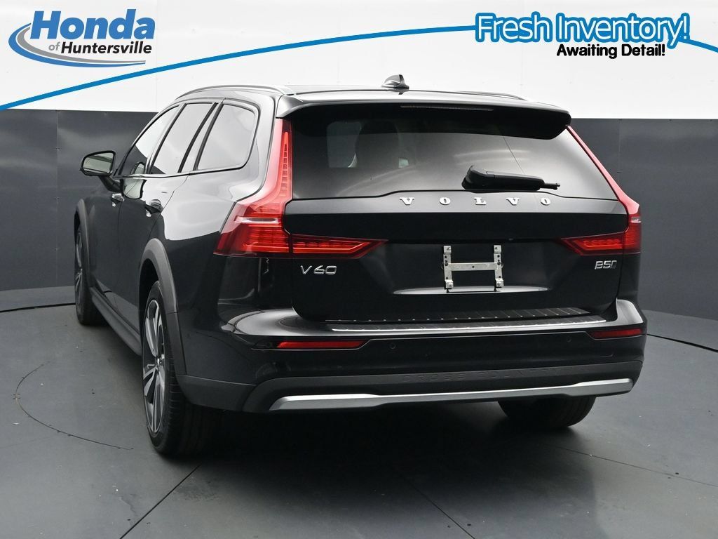 Used 2025 Volvo V60 B5 Cross Country Plus AWD/4WD image 7