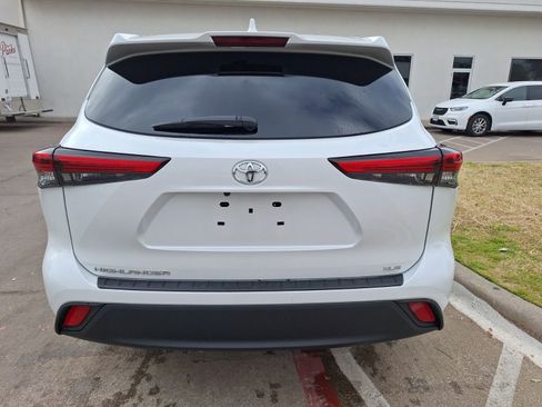 Used 2022 Toyota Highlander XLE image 5