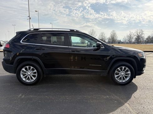Used 2019 Jeep Cherokee Latitude w/ Cold Weather Group image 9