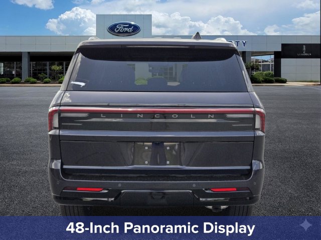 New 2027 Lincoln Navigator Premiere RWD image 4