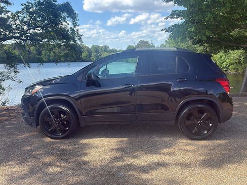 Used 2018 Chevrolet Trax Premier w/ Midnight Edition FWD image 10