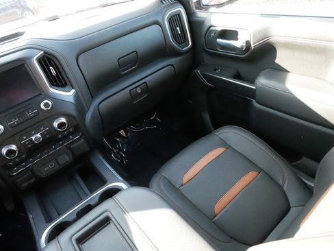 Used 2021 GMC Sierra 1500 AT4 w/ AT4 Premium Package image 12