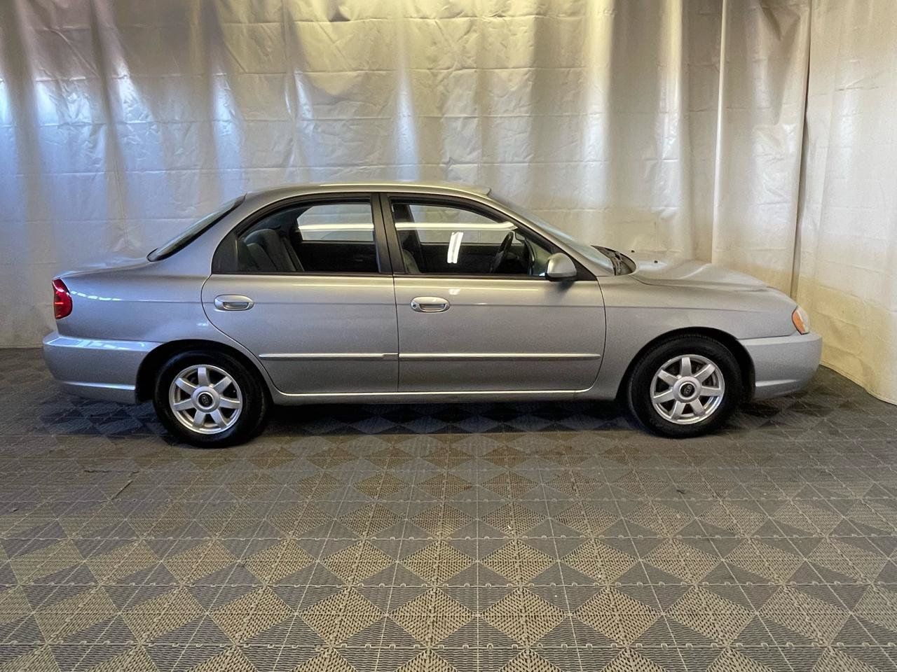 Used 2004 Kia Spectra Sedan FWD image 9