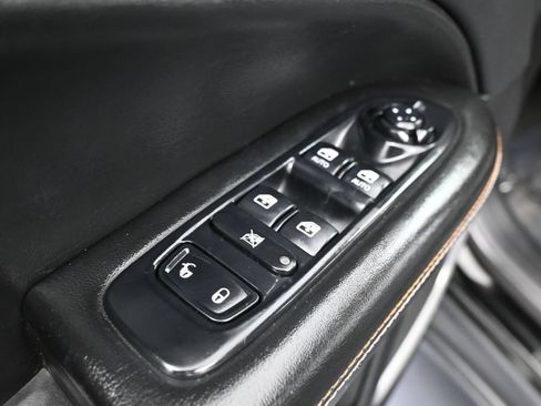 Used 2018 Jeep Compass Latitude w/ Popular Equipment Group AWD/4WD image 16