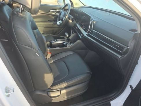 Certified 2025 Kia Sportage EX FWD image 12