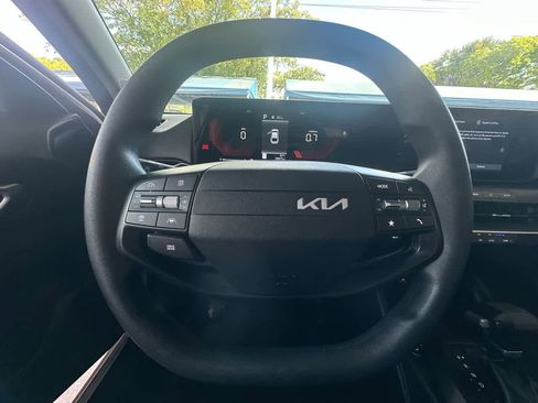 Used 2025 Kia K4 FWD image 15