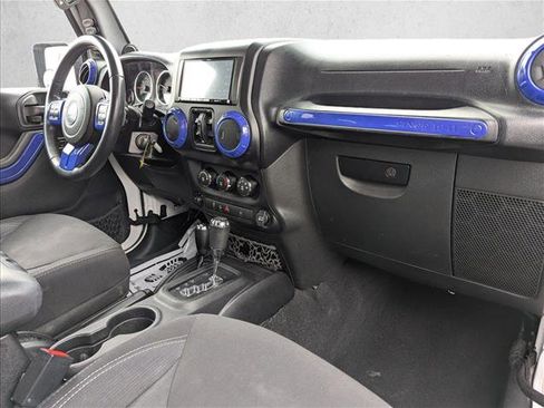 Used 2014 Jeep Wrangler Unlimited Rubicon w/ Connectivity Group AWD/4WD image 20
