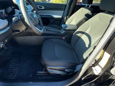 Certified 2025 Jeep Compass Sport image 16