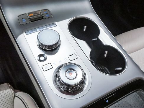 Certified 2026 Genesis GV70 2.5T Advanced AWD/4WD image 18