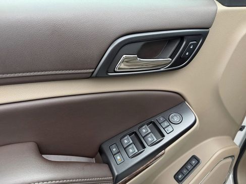 Used 2018 Chevrolet Suburban LT RWD image 15