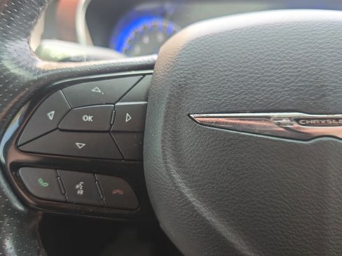 Used 2020 Chrysler Pacifica Limited FWD image 24