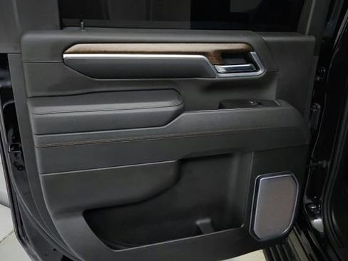 Used 2025 Chevrolet Silverado 2500 High Country w/ Midnight Edition image 17