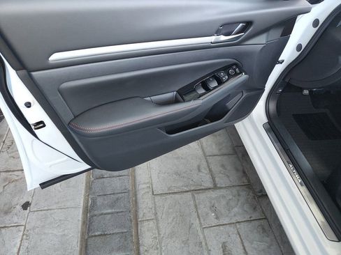 New 2025 Nissan Altima 2.5 SR image 18