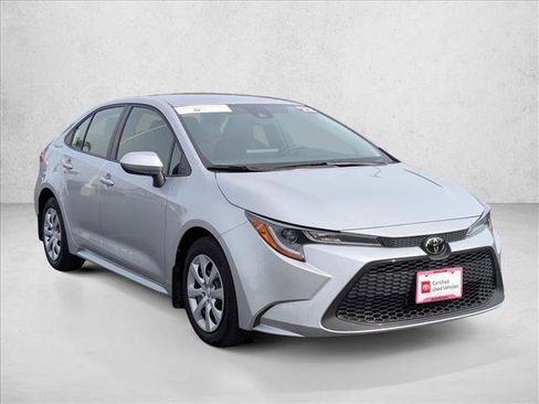 Certified 2022 Toyota Corolla LE image 3