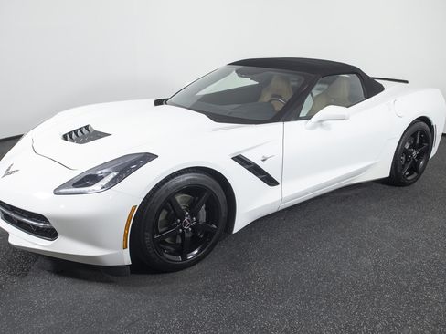 Used 2015 Chevrolet Corvette Stingray Convertible w/ 2LT Preferred Equipment Group RWD image 1