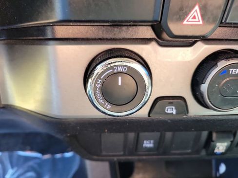 Used 2021 Toyota Tacoma SR5 AWD/4WD image 22