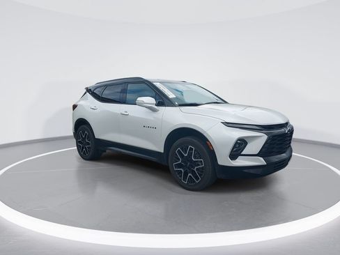 Used 2023 Chevrolet Blazer RS w/ Enhanced Convenience Package FWD image 2