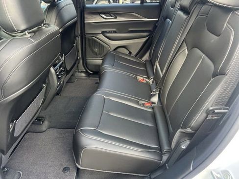 New 2025 Jeep Grand Cherokee Limited image 15