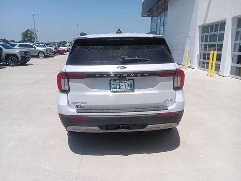 Used 2025 Ford Explorer Active w/ Active Comfort Package AWD/4WD image 4