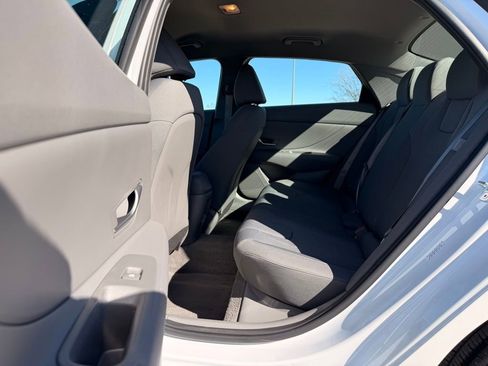 Used 2024 Hyundai Elantra SE image 26